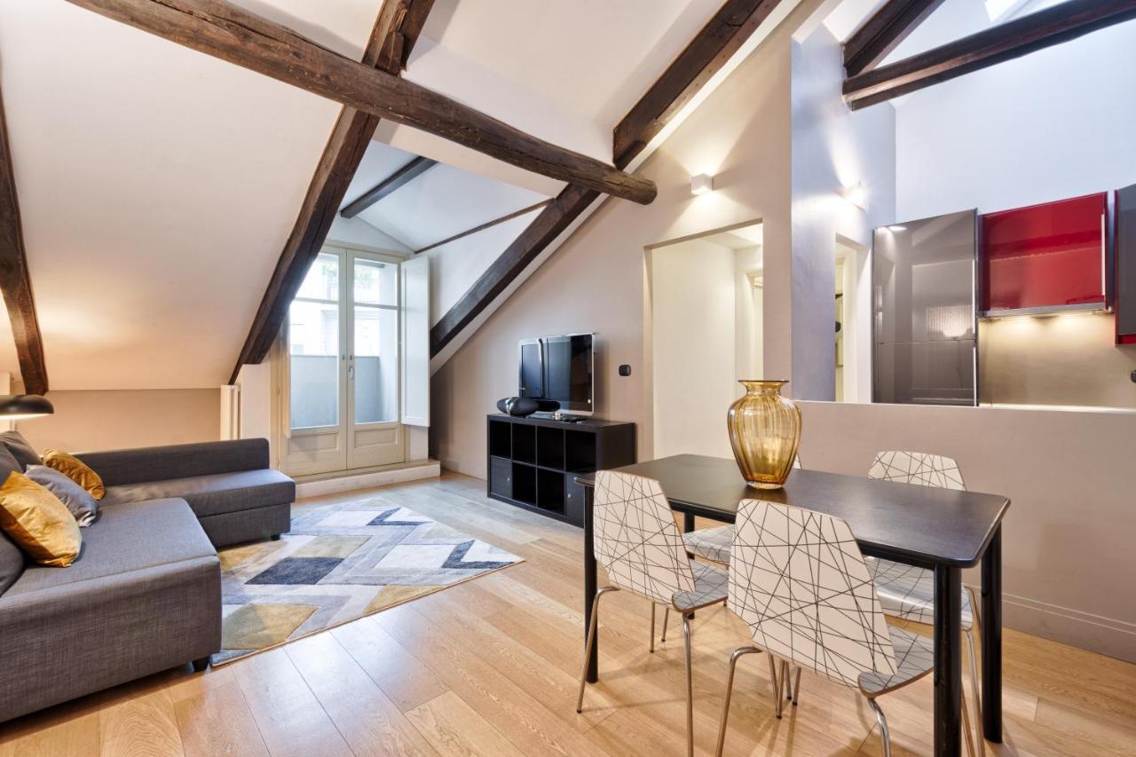 Stylish Apartment In The Heart Of Torino Buitenkant foto
